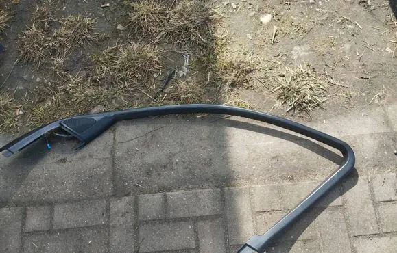 BMW 7 E65 E66 Front door glass trim molding 8223820