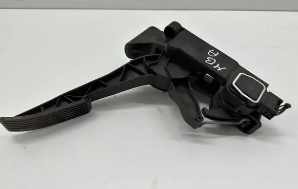 Mercedes-Benz A W176 Accelerator throttle pedal A1693000404