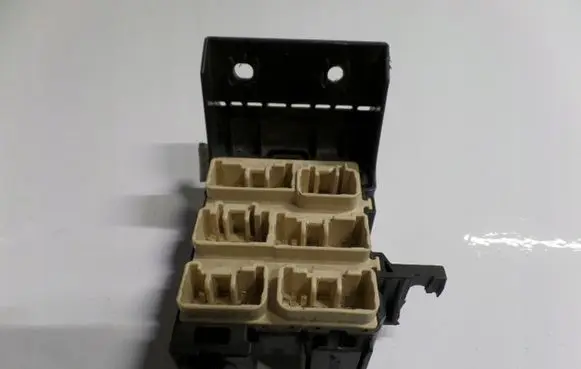 Toyota Corolla Verso AR10 Relay mounting block 8273405020COROLLA