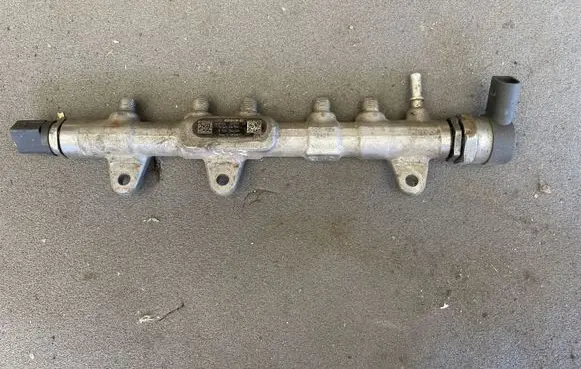 BMW 5 F10 F11 Fuel main line pipe 0445214315 851415402