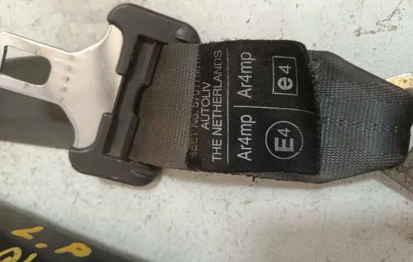 Volvo S40, V40 Rear seatbelt buckle 121212121