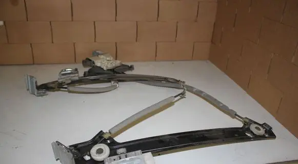 Ford Mustang VI Front door window regulator with motor C28603102