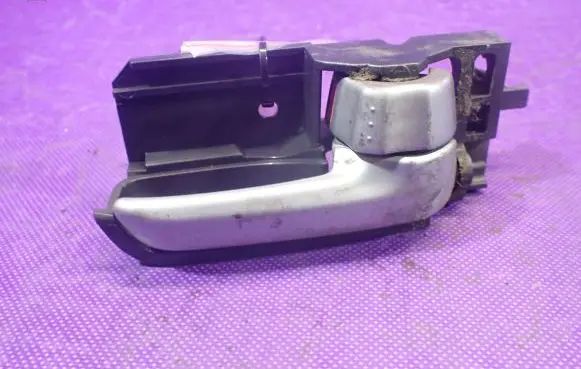 Suzuki Swift I Front door interior handle
