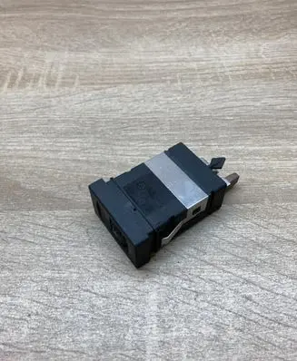 Volkswagen PASSAT B5.5 Seat heating switch 3B0963564C