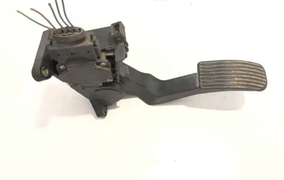Mercedes-Benz Vito Viano W638 Accelerator throttle pedal A9013000404
