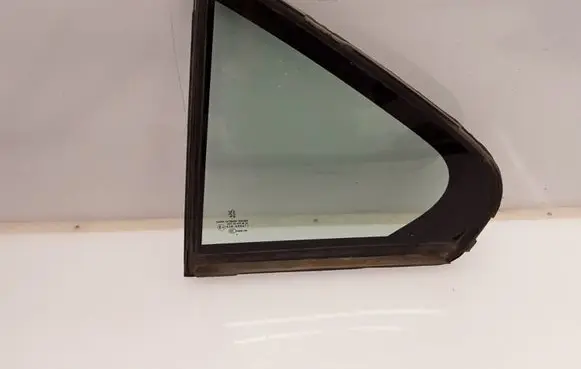 Peugeot 607 Rear vent window glass 43R000677
