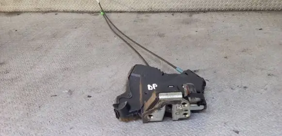 Toyota Verso Front door lock A046693