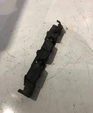Citroen C4 I Fender mounting bracket 9652507380