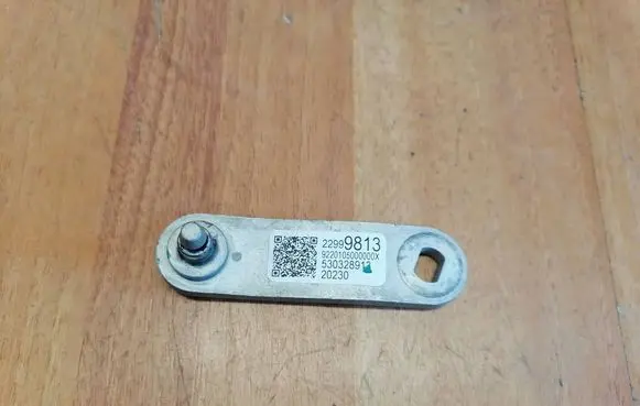 Opel Insignia B Gear shift cable bracket 22999813 530328913