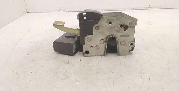 BMW 5 E34 Front door lock 8168924