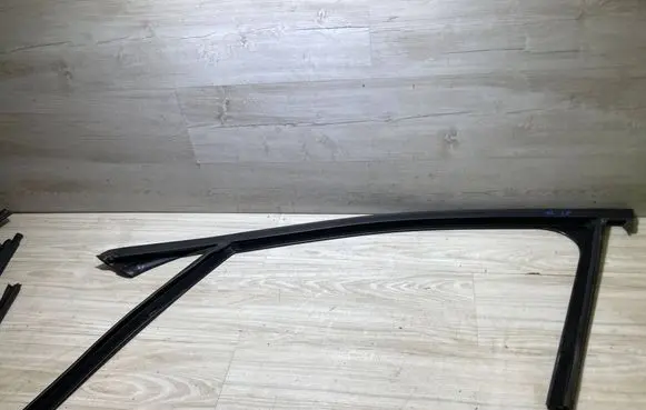 BMW X2 F39 Front door glass trim molding 7420805