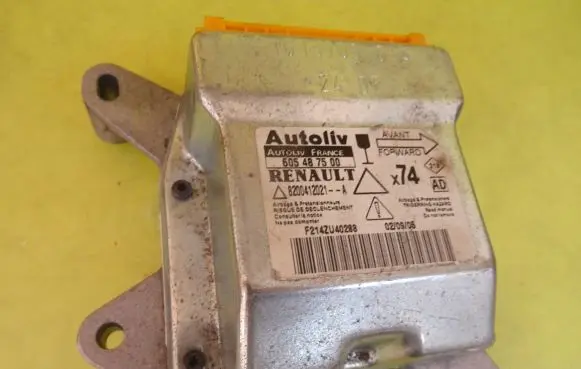 Renault Laguna II Airbag control unit/module 605487500 8200412021--A