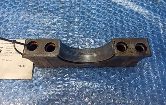 Mercedes-Benz S W126 Crankshaft Holder 1170110011