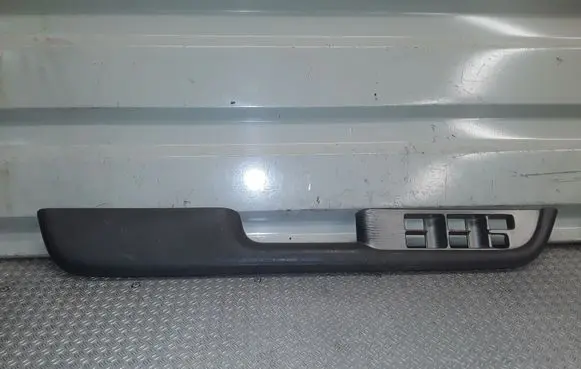 Nissan X-Trail T30 Front door interior handle trim 809498H700