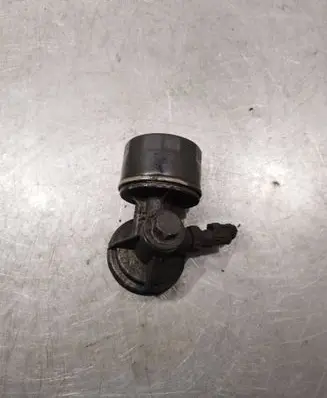 Renault Megane III Oil filter mounting bracket