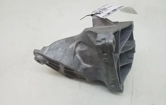 Mercedes-Benz C W204 Engine mounting bracket A6512230004