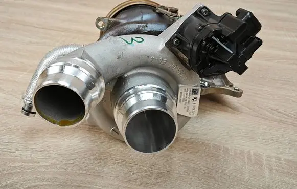 BMW 8 G16 Turbo 8679021