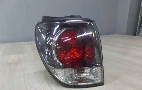 Lexus IS 220D-250-350 Tailgate rear/tail lights 45642