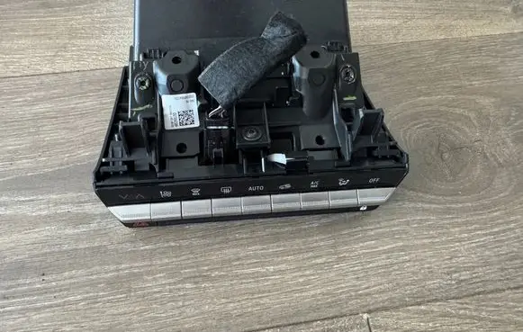Renault Symbioz Interior fan control switch 682105268R