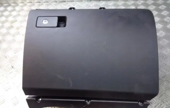 Volkswagen PASSAT B6 Glove box
