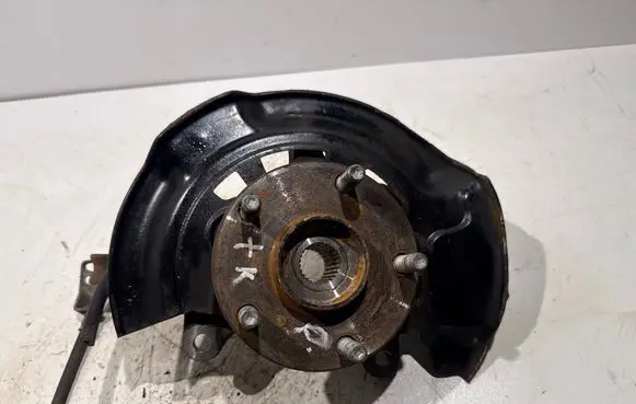 Toyota Prius+ (ZVW40) Front wheel hub