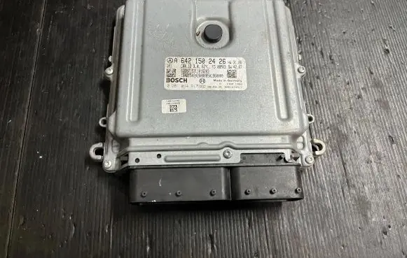 Mercedes-Benz E W211 Engine control unit/module ECU A6421502426 0281014917