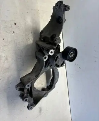 Opel Vivaro Generator/alternator bracket 8200457446