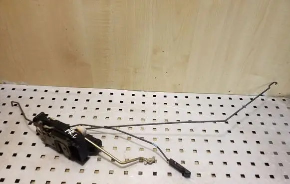 Opel Frontera B Front door lock 16634325