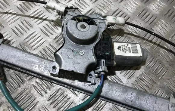 Nissan Almera Tino Front door window regulator motor 400600t7