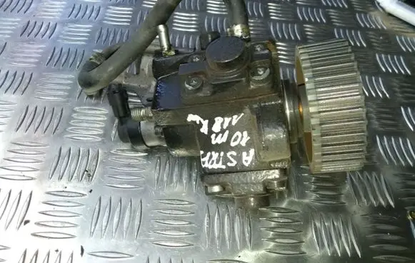 Opel Astra J Fuel injection high pressure pump 0445010193 55571005