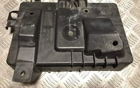 Battery tray