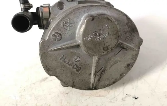 Renault Megane II Vacuum pump 835331