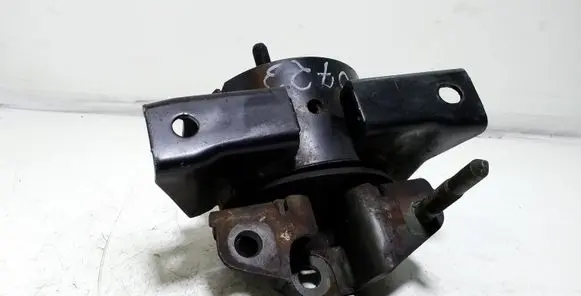 Nissan Primera Engine mount bracket