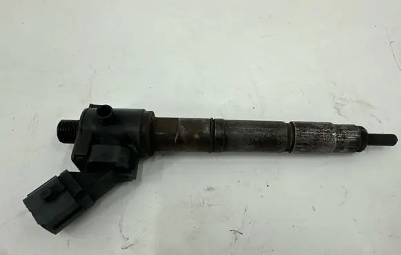 Volvo V40 Fuel injector 2370010