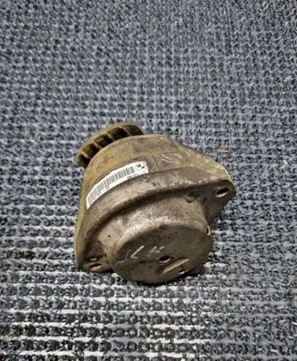 Engine mount bracket