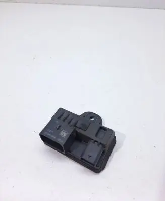 BMW 5 F10 F11 Glow plug pre-heat relay 8519472 0522140104
