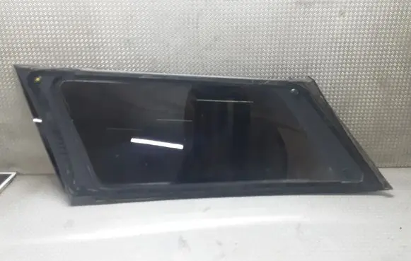 Subaru Outback Rear side window E643R005834