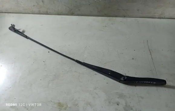 Opel Astra H Front wiper blade arm 13111220