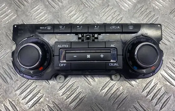 Skoda Octavia Mk2 (1Z) Climate control unit 3T0907044BD