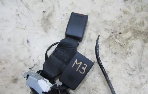 Mazda 3 III Rear seatbelt buckle KRIS235789
