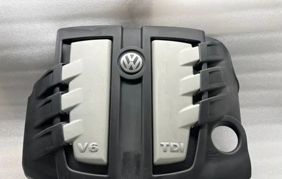 Volkswagen Touareg I Engine cover (trim) 059103925BD 059103925BC