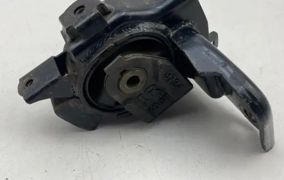 Toyota Prius+ (ZVW40) Engine mount bracket 1237237110