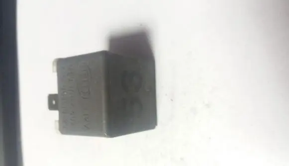 Volkswagen PASSAT B4 Other relay 141951253B
