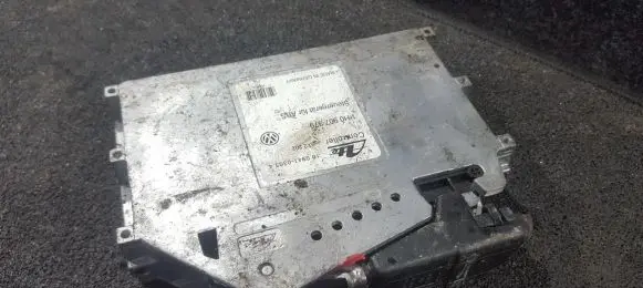 Volkswagen Golf III ABS control unit/module 1h0907379
