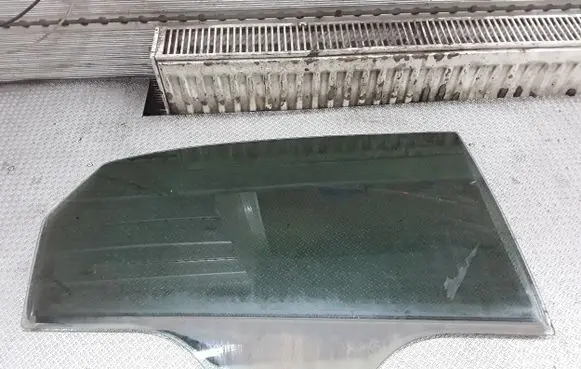 Volkswagen PASSAT B7 USA Rear door window glass