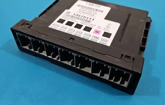 Opel Astra J Central body control module 13575111 IMPRK1526171