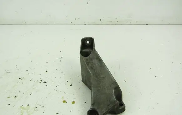 Audi A4 S4 B6 8E 8H Engine mounting bracket 8E0199307A