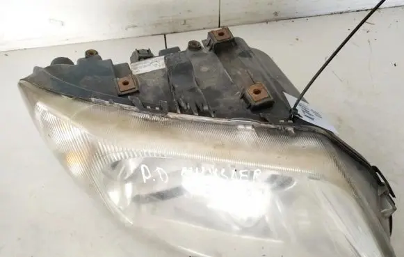 Chrysler Voyager Headlight/headlamp 04857702abf