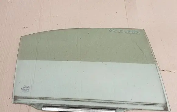 Toyota Avensis T250 Rear door window glass