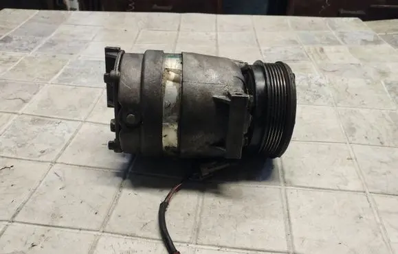 Opel Vectra B Air conditioning (A/C) compressor (pump) 